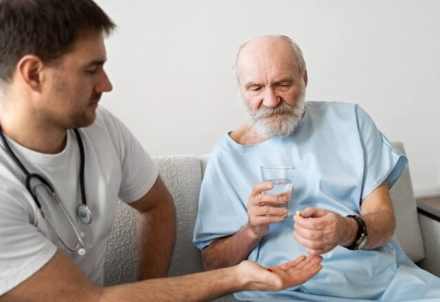 A Relação Entre Doenças Crônicas e Úlceras: Como o Geriatra Pode Ajudar