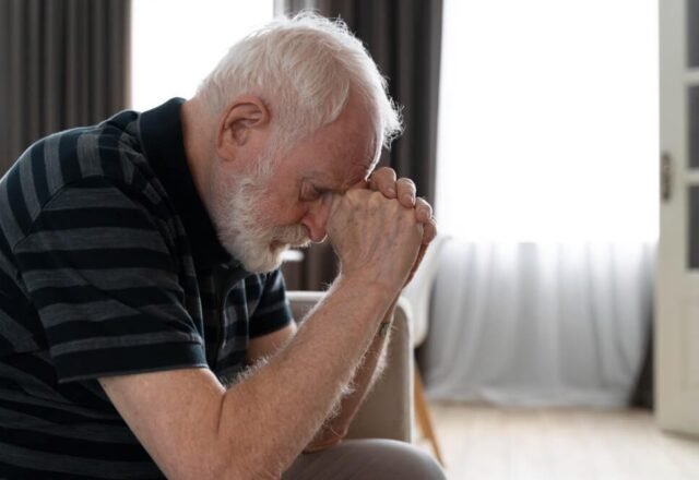 Setembro é o mês de conscientização dobre a doença de Alzheimer, entenda sobre a doença e seus impactos
