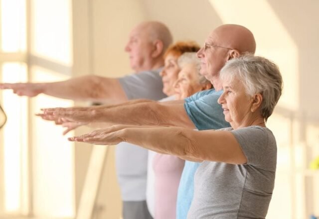 A Importância de Exercícios de Baixo Impacto para Idosos com Problemas Articulares