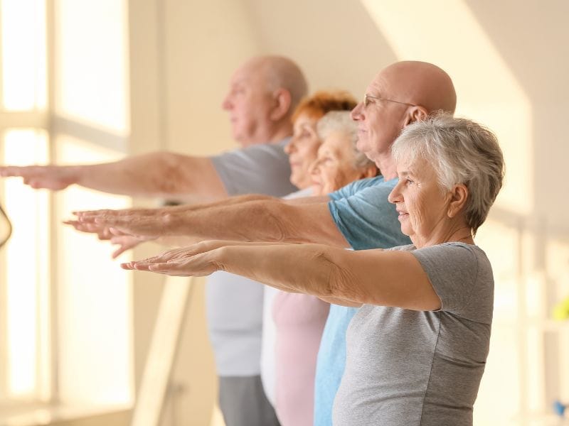 A Importância de Exercícios de Baixo Impacto para Idosos com Problemas Articulares