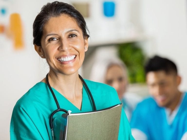 Como a Angiologia Pode Ajudar no Tratamento de Doenças Vasculares