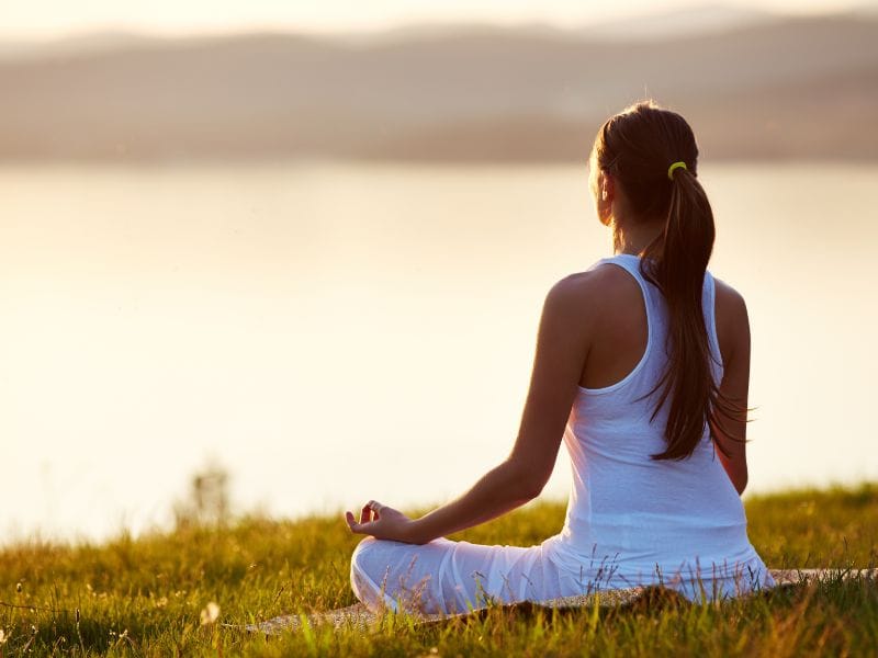 Como a Meditação Pode Melhorar o Bem-Estar Emocional na Melhor Idade