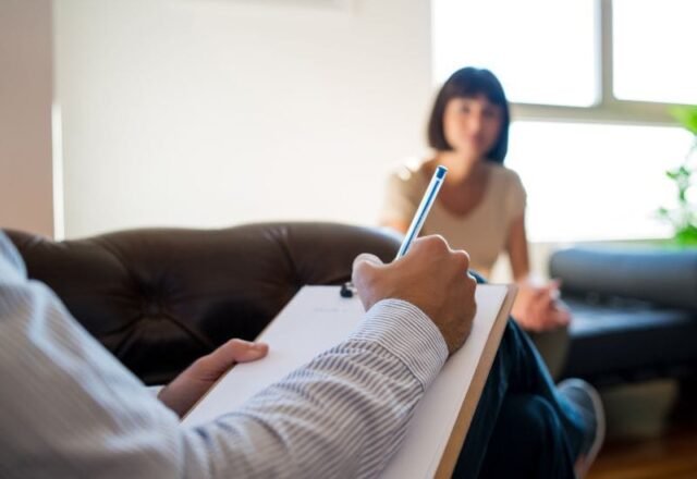 Como a Psicoterapia Pode Melhorar a Saúde Mental de Idosos Solitários