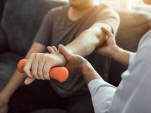 Como a Reabilitação Pós-Cirúrgica Pode Ajudar na Recuperação de Idosos